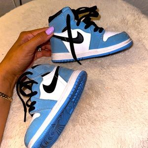 Toddler girl nike sneakers